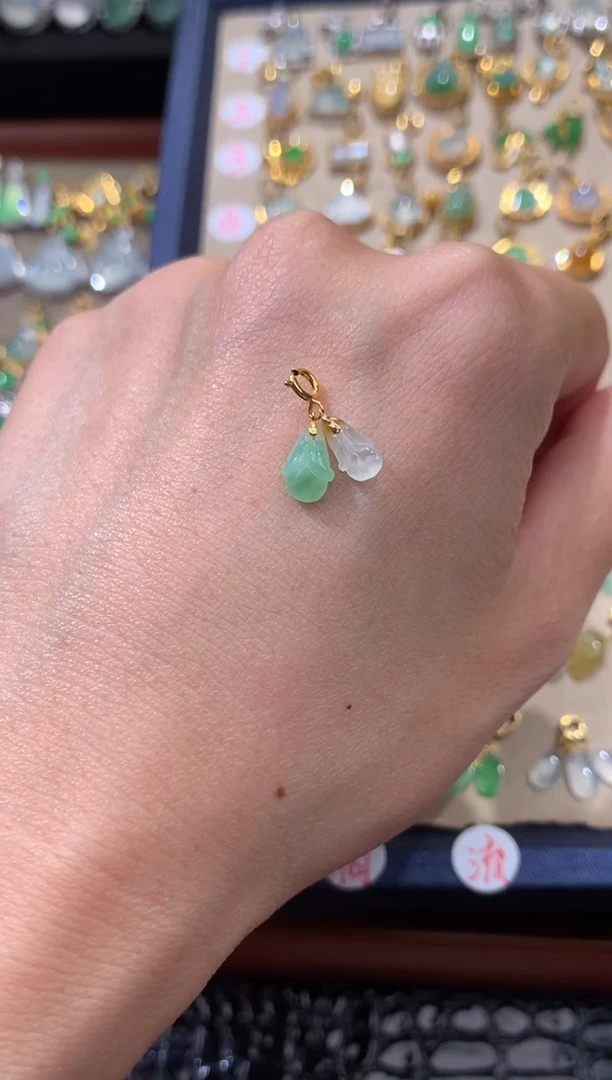 颈饰18K金镶嵌翡翠翡翠