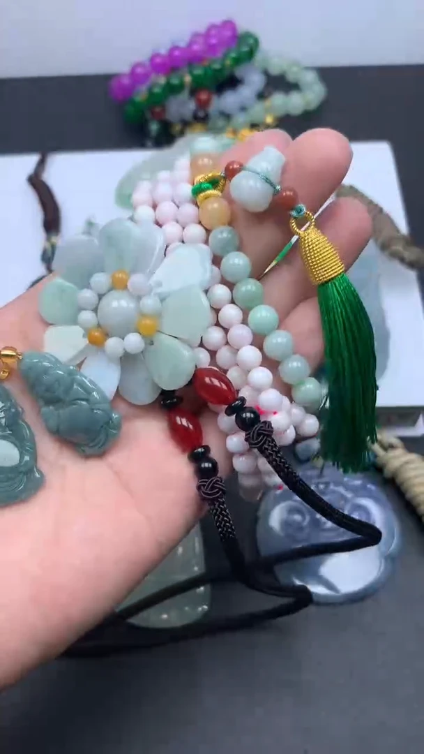 颈饰未镶嵌翡翠手串
