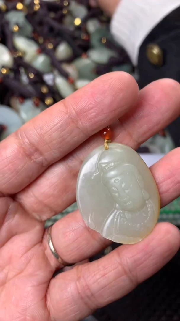 【闪购商品】和田玉颈饰未镶嵌多样性发货没有证书.拍一发一，有瑕
