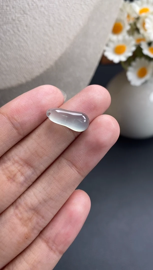 颈饰未镶嵌翡翠冰种福瓜