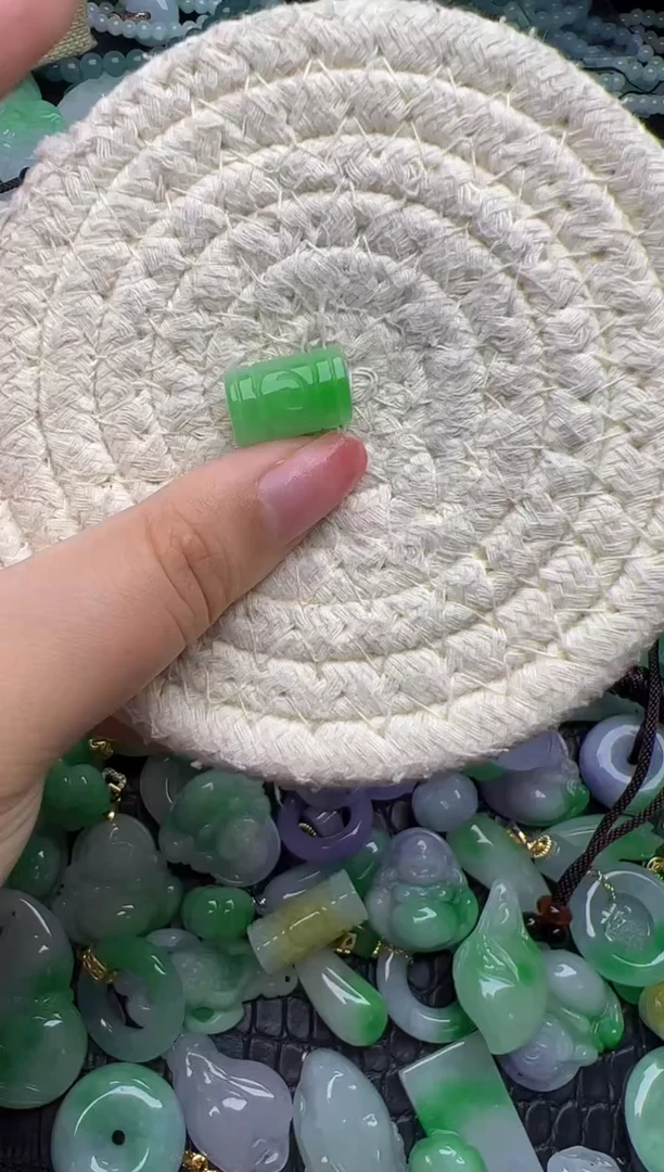 翡翠未镶嵌颈饰天然缅甸翡翠吊坠1