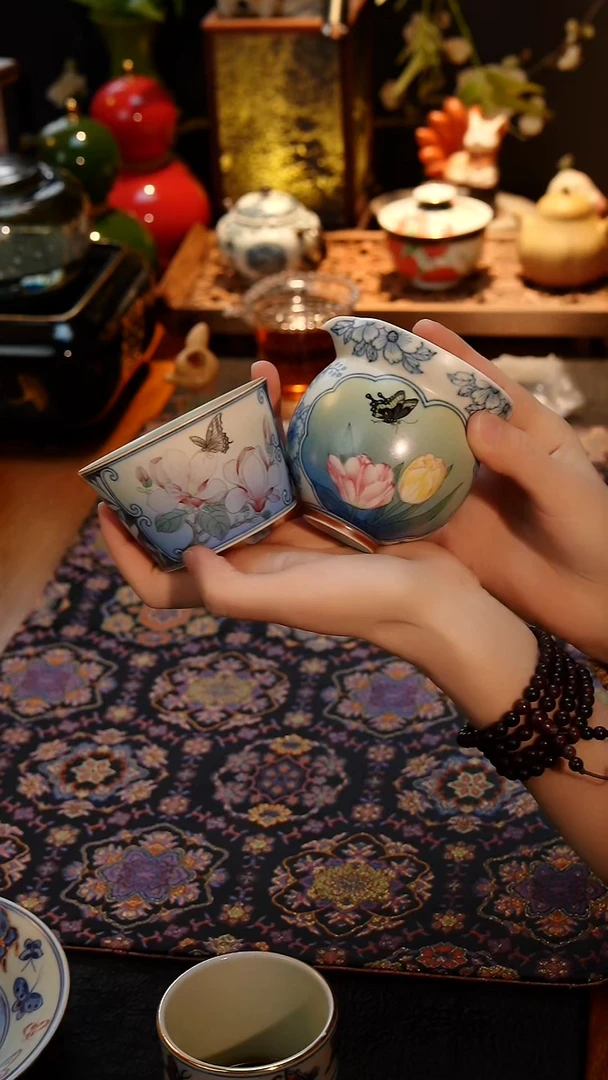 青花斗彩宝瓶+主人杯两件套