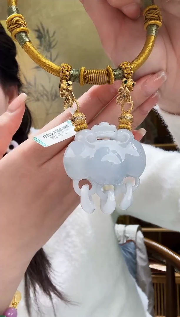 颈饰未镶嵌翡翠吊坠