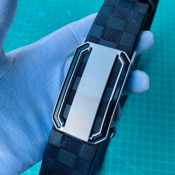 304不锈钢无牙自动扣+意大利植鞣头层牛皮百搭休闲男士牛皮皮带