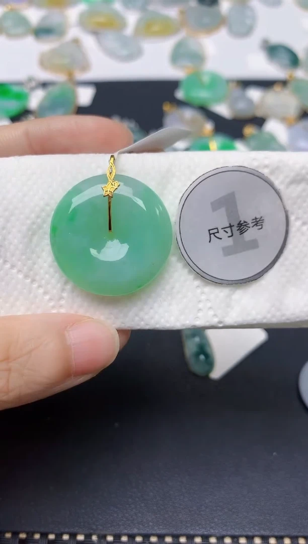 翡翠18K金镶嵌颈饰天然缅甸A货翡翠