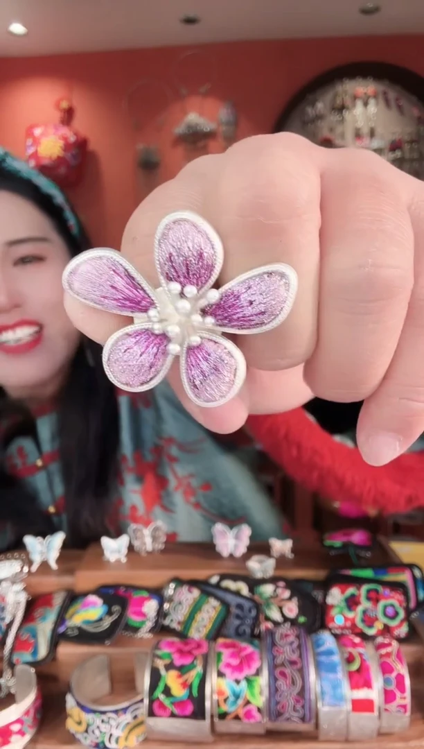 织绣苗银苗绣手工刺绣饰品13