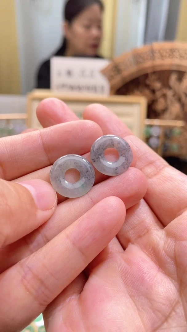 颈饰未镶嵌翡翠甜甜圈一对