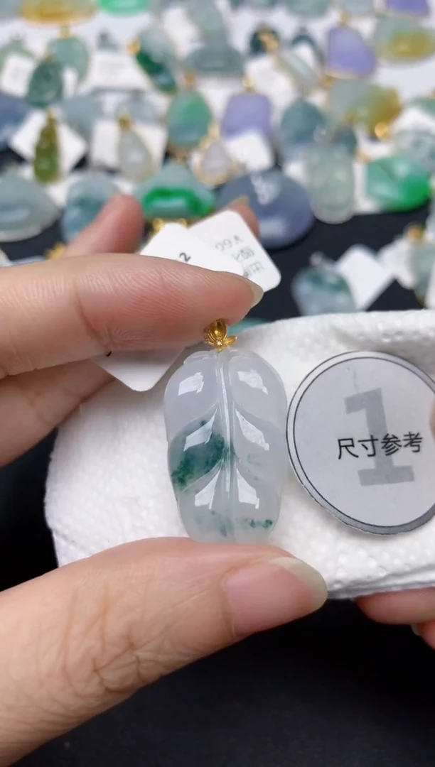 翡翠18K金镶嵌颈饰天然缅甸A货翡翠