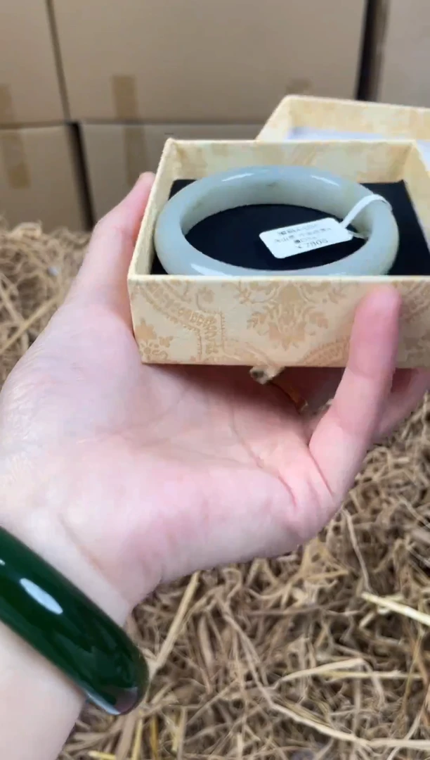 未镶嵌手镯石英质玉A030