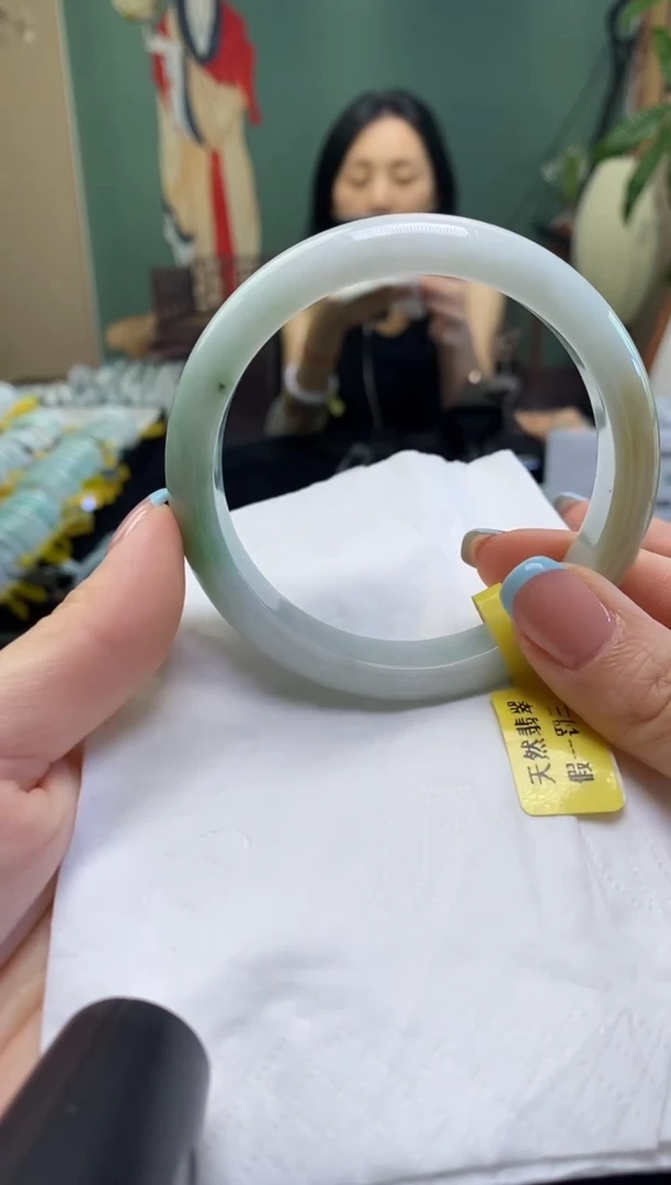 翡翠手镯未镶嵌60.8圈口t