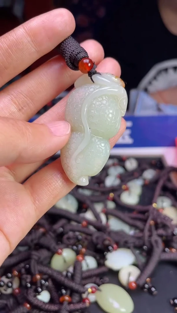 未镶嵌和田玉挂件1