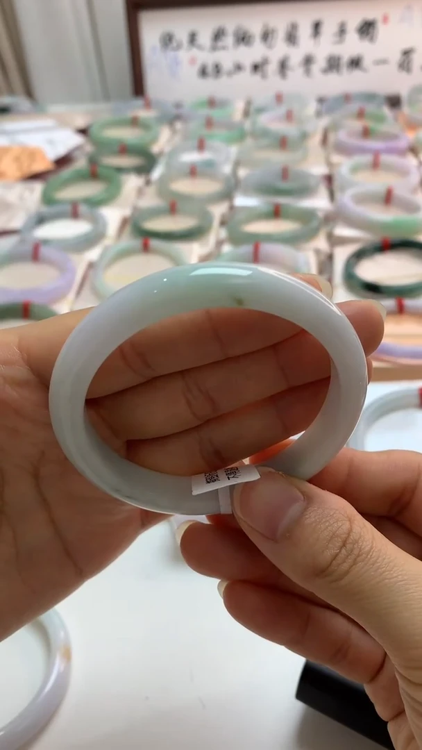 未镶嵌手镯翡翠56带色