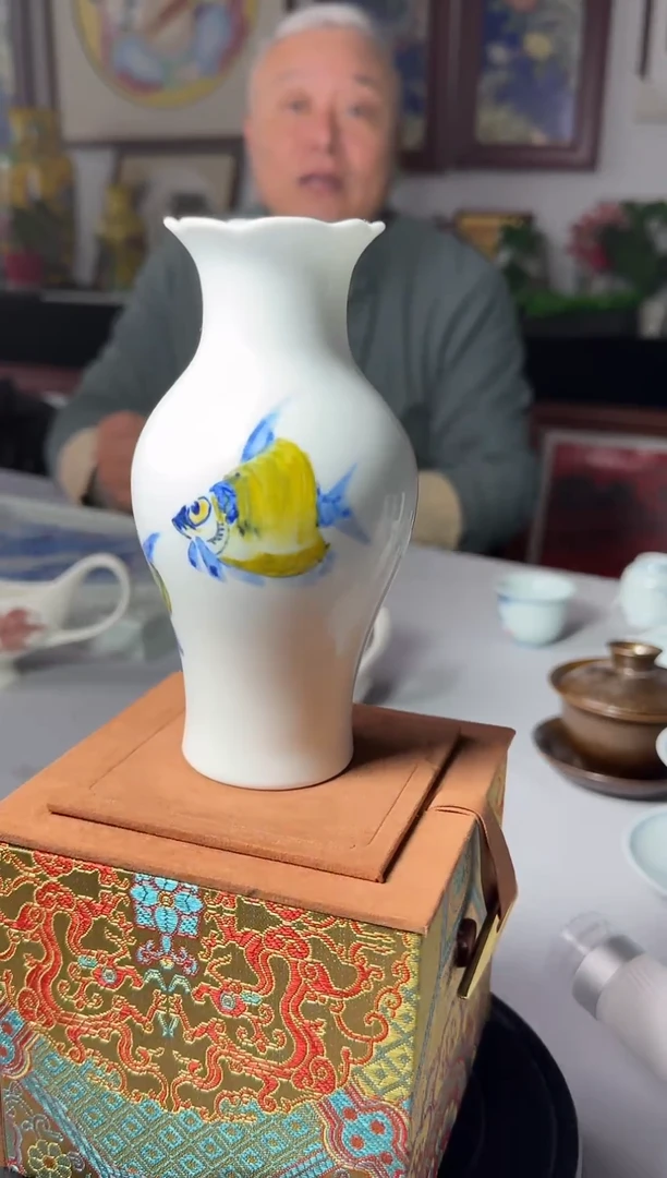 摆件瓷景德镇青花色釉神仙鱼花ca