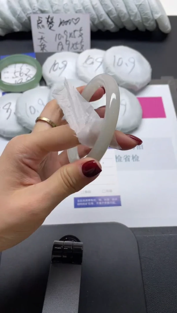 未镶嵌手镯石英质玉18-56
