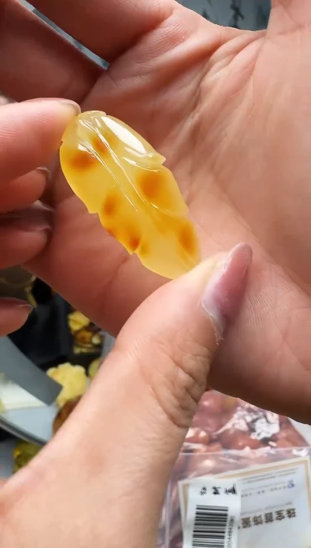 【闪购商品】琥珀裸石未镶嵌叶子