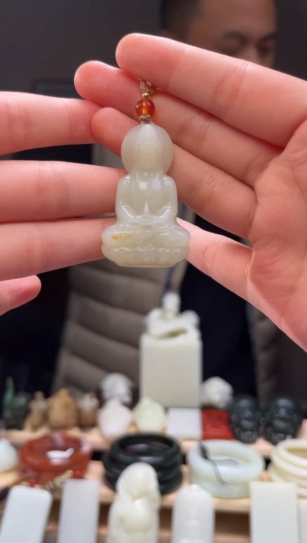 颈饰未镶嵌和田玉吊坠