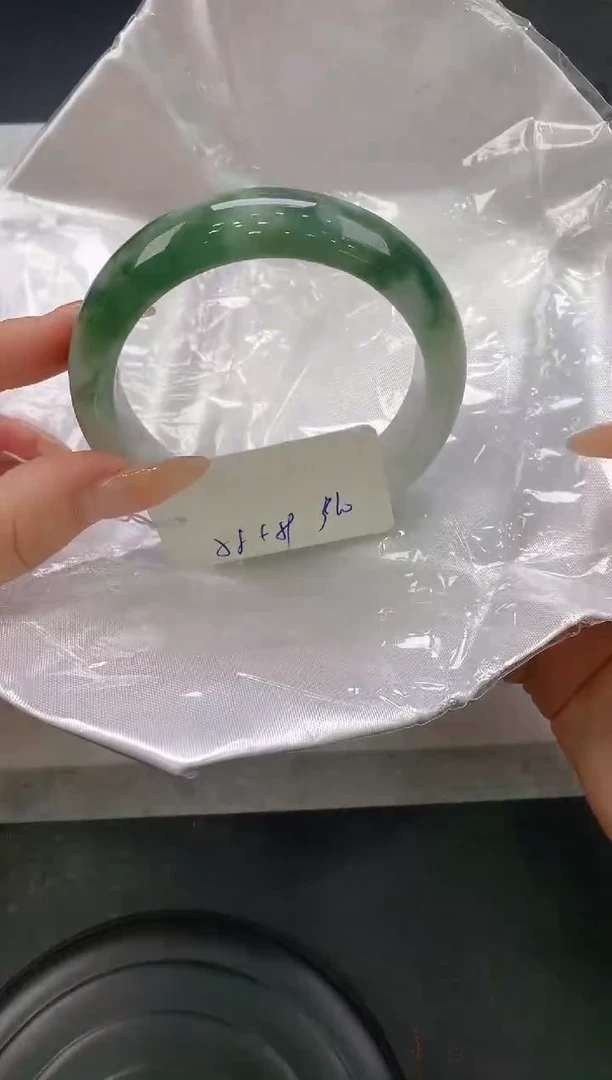 翡翠手镯未镶嵌110