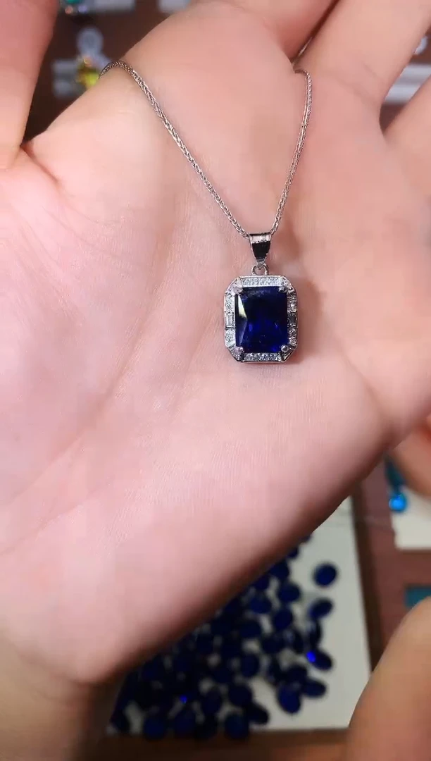 吊坠(赠链)蓝宝石银S925镶嵌810银色