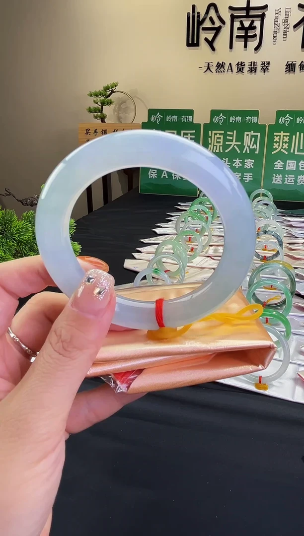 未镶嵌手镯翡翠A83,全款13W，定金2W