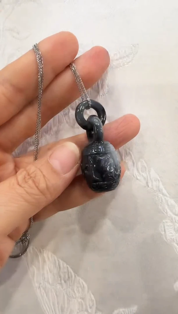 翡翠未镶嵌颈饰国风