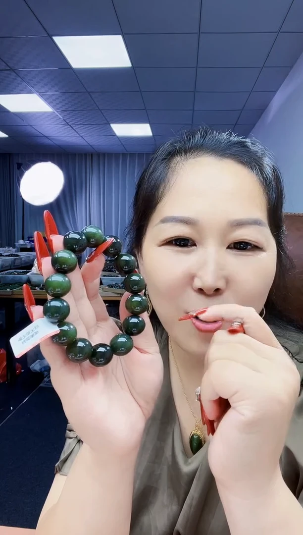 手串未镶嵌和田玉纯天然和田玉俄夹层牛油果绿16