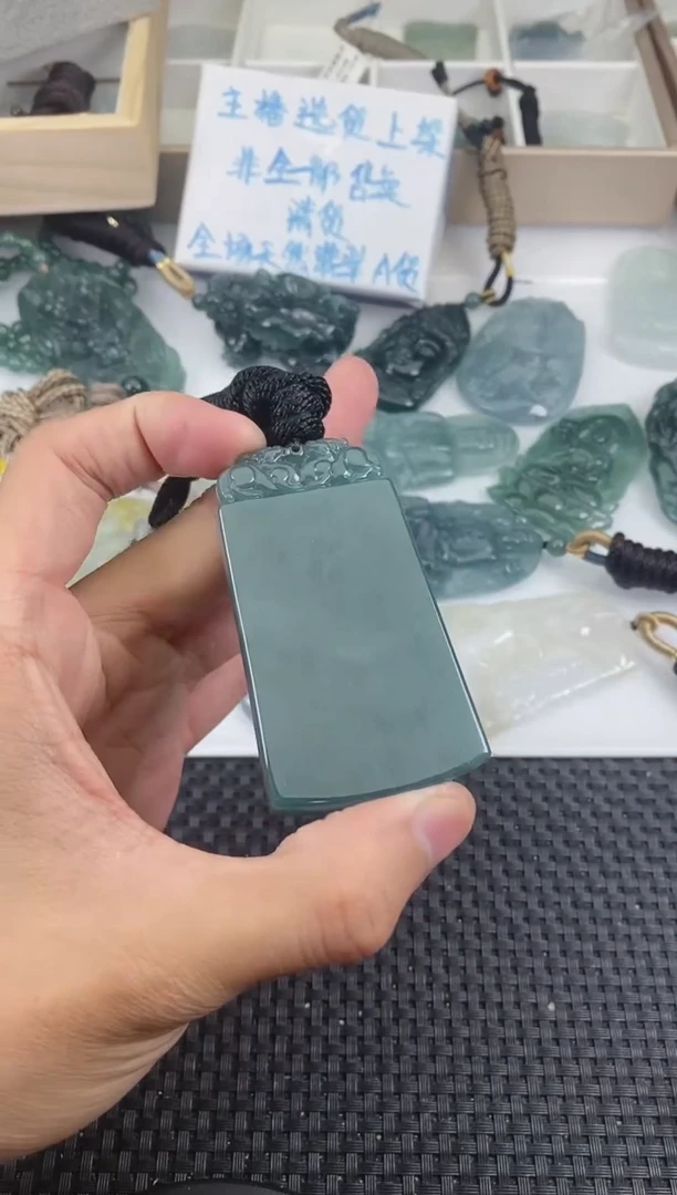 翡翠未镶嵌颈饰