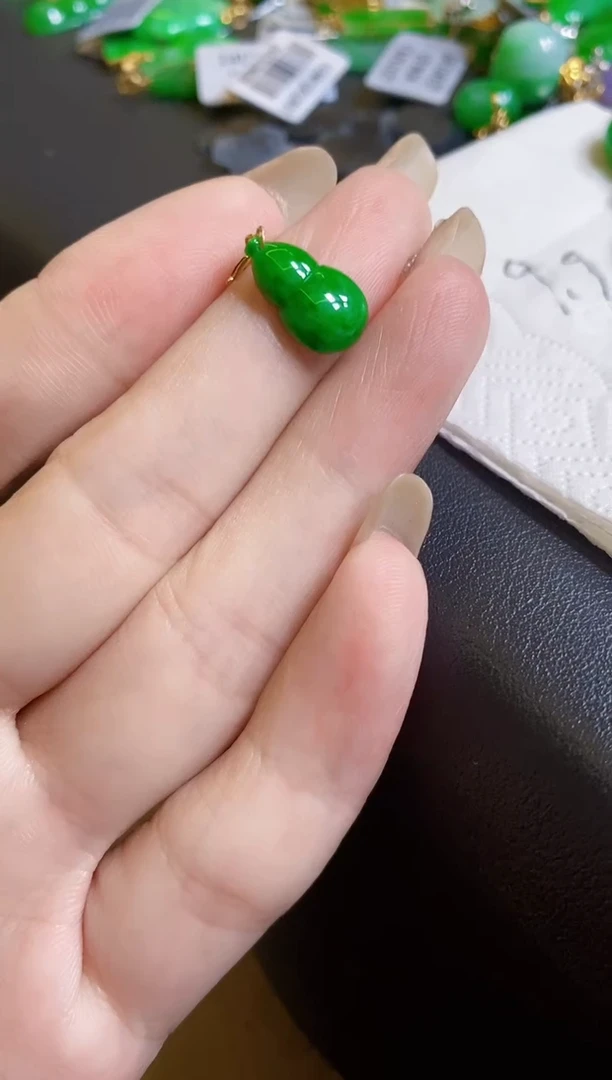 【闪购商品】翡翠颈饰18K金镶嵌吊坠