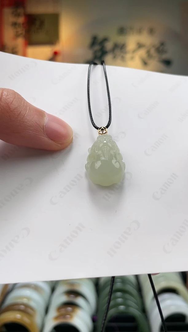 【闪购商品】和田玉颈饰18K金镶嵌翠貔貅吊坠一件