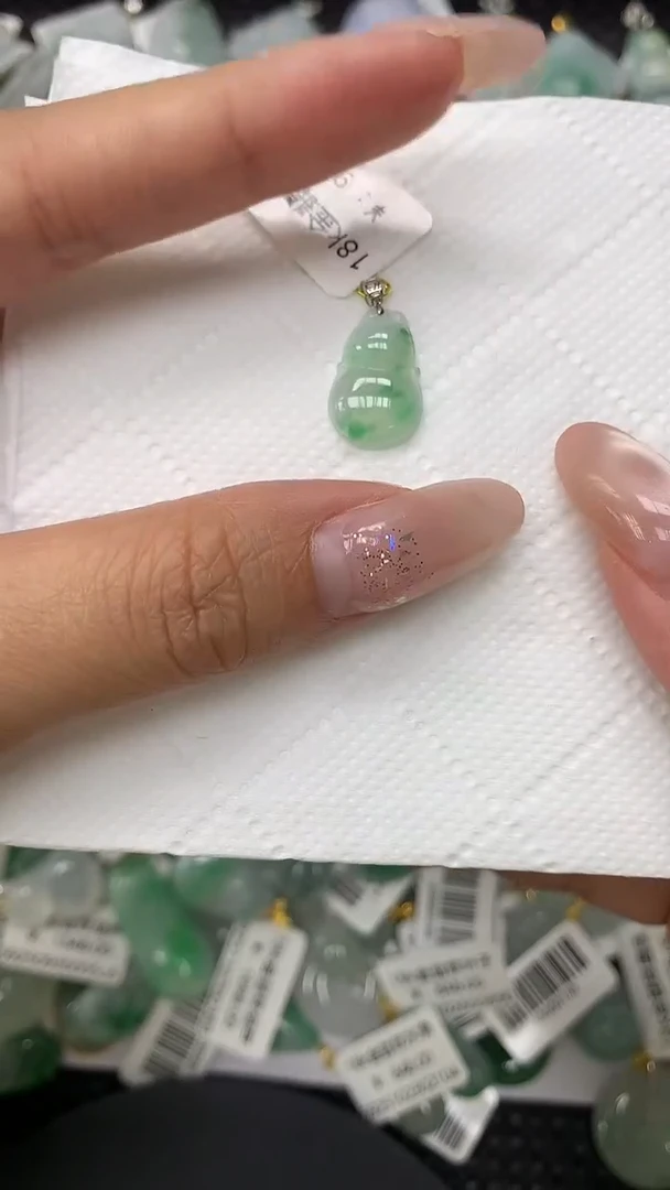 颈饰18K金镶嵌翡翠1111111111