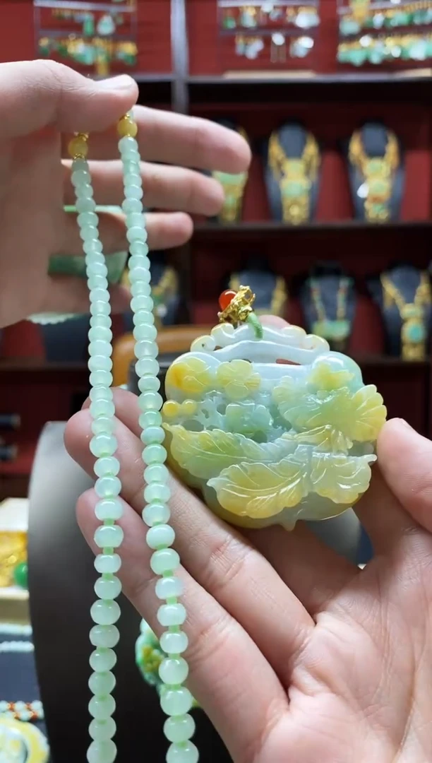 颈饰未镶嵌翡翠吊坠