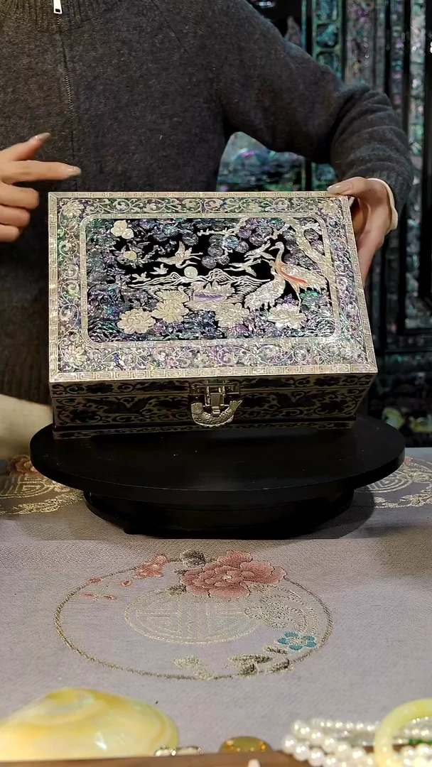 鱼锁满贝底·弘贝雅螺钿漆器文化馆