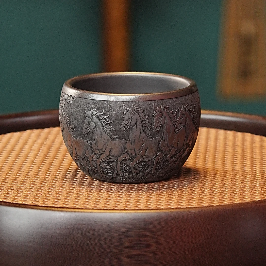 【马】宜兴紫砂茶具 原矿石黄泥料刻绘八骏图主人杯品茗杯