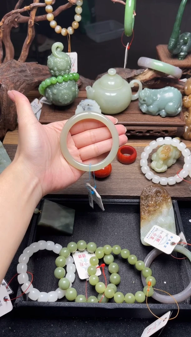 和田玉手镯未镶嵌且末青白 54圈9009762