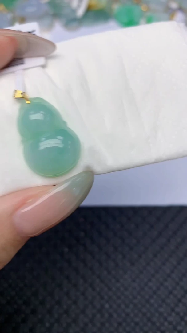 翡翠18K金镶嵌颈饰 天然翡翠a货