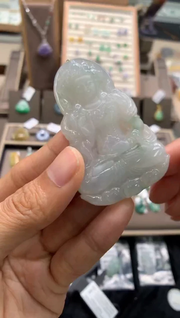 颈饰未镶嵌翡翠度母