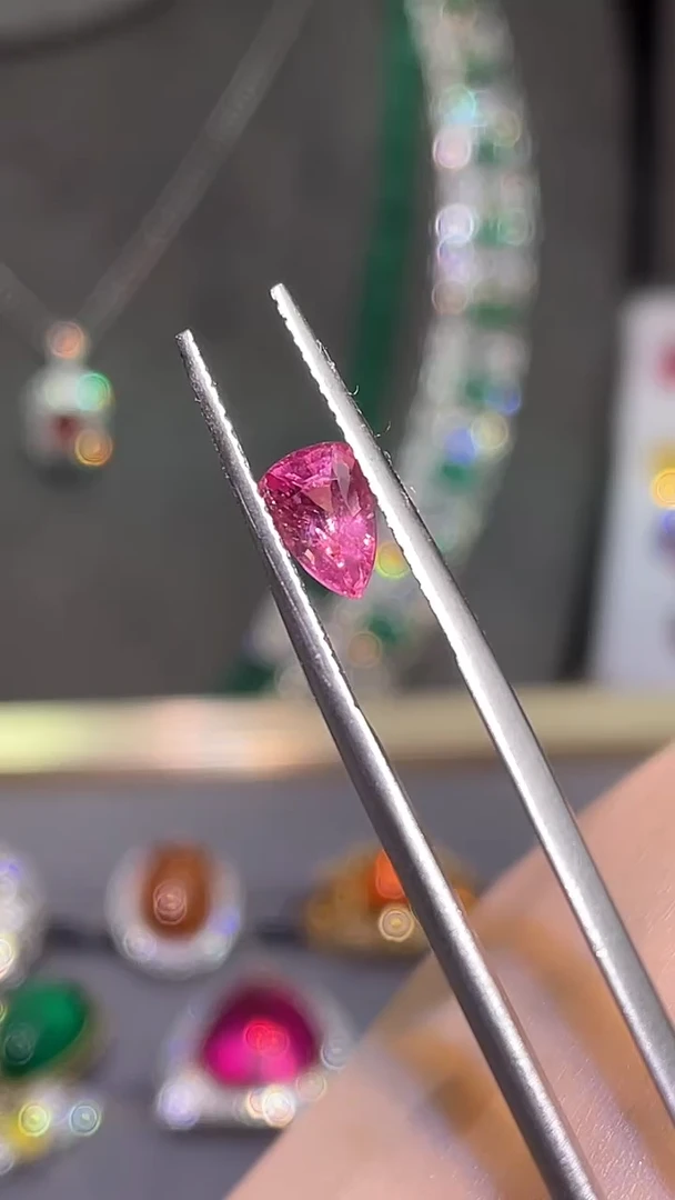 蓝宝石裸石未镶嵌无烧莲花粉1.04ct