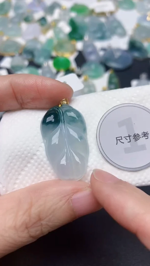 颈饰18K金镶嵌翡翠天然缅甸A货翡翠