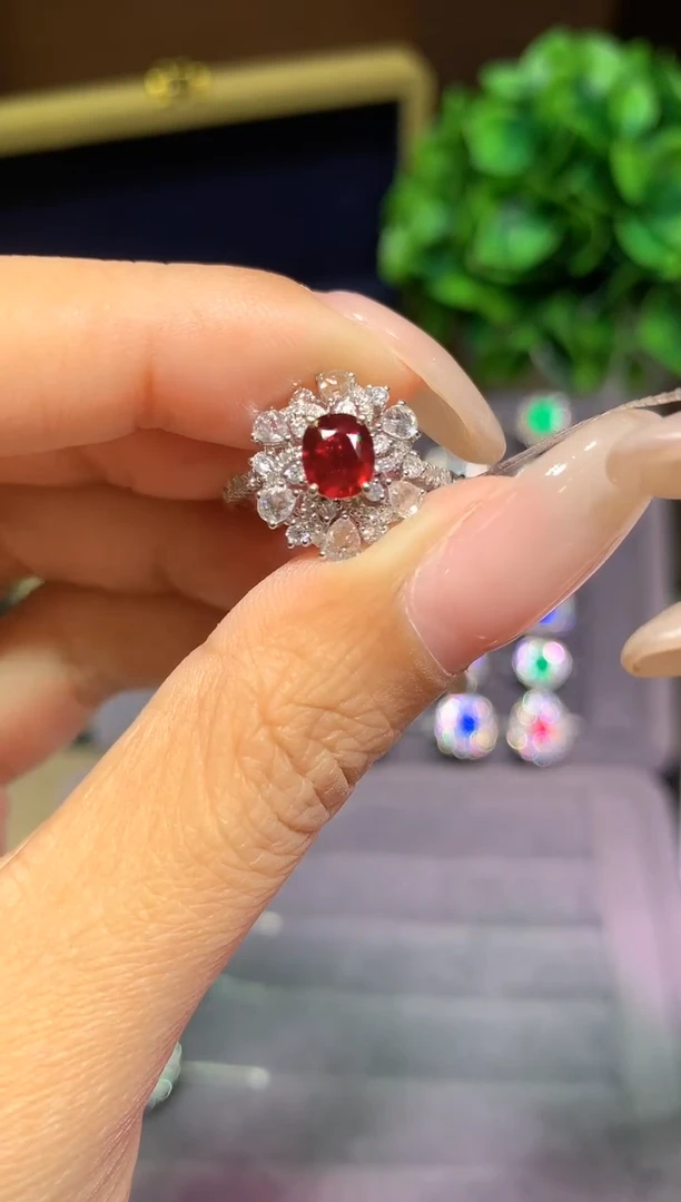 戒指蓝宝石18K金镶嵌0.75ct