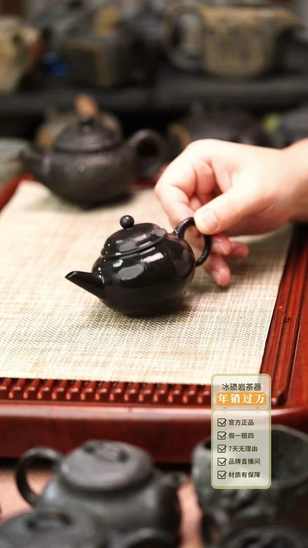 归玉堂冰碛岩重工雕刻水平透光壶