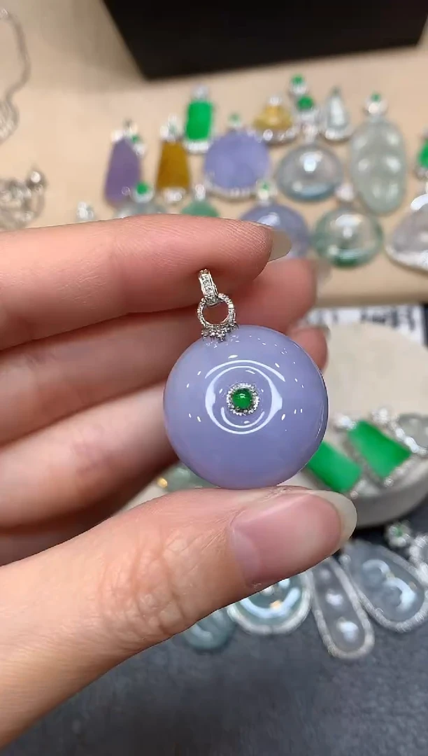 颈饰18K金镶嵌翡翠平安扣【无服务费