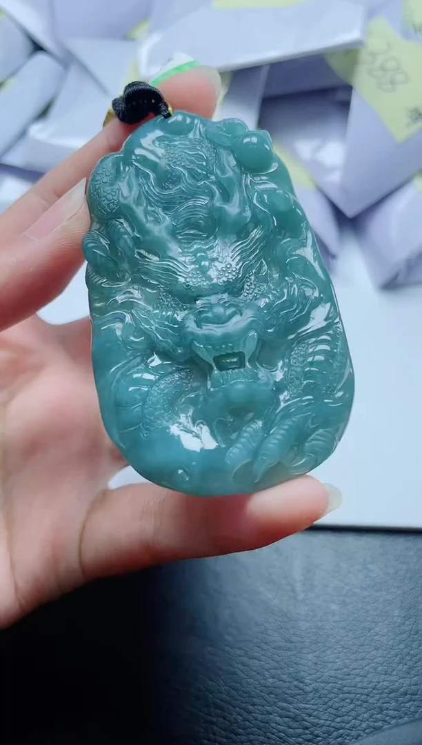 翡翠未镶嵌颈饰