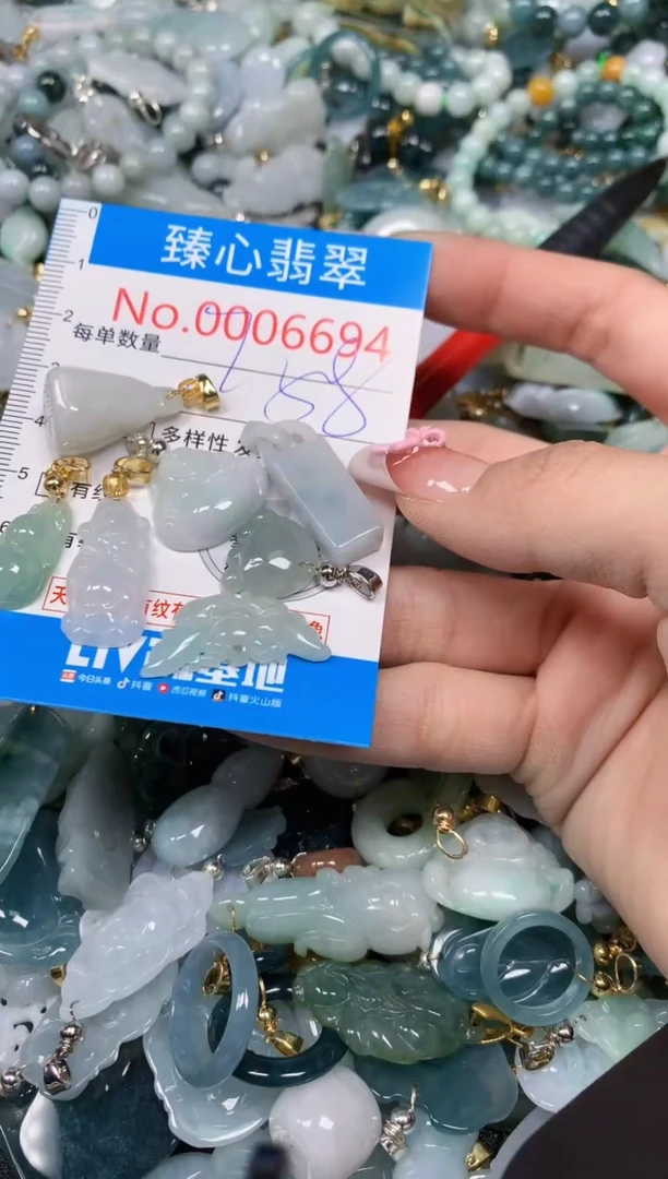 【闪购商品】翡翠颈饰未镶嵌含绳0006694