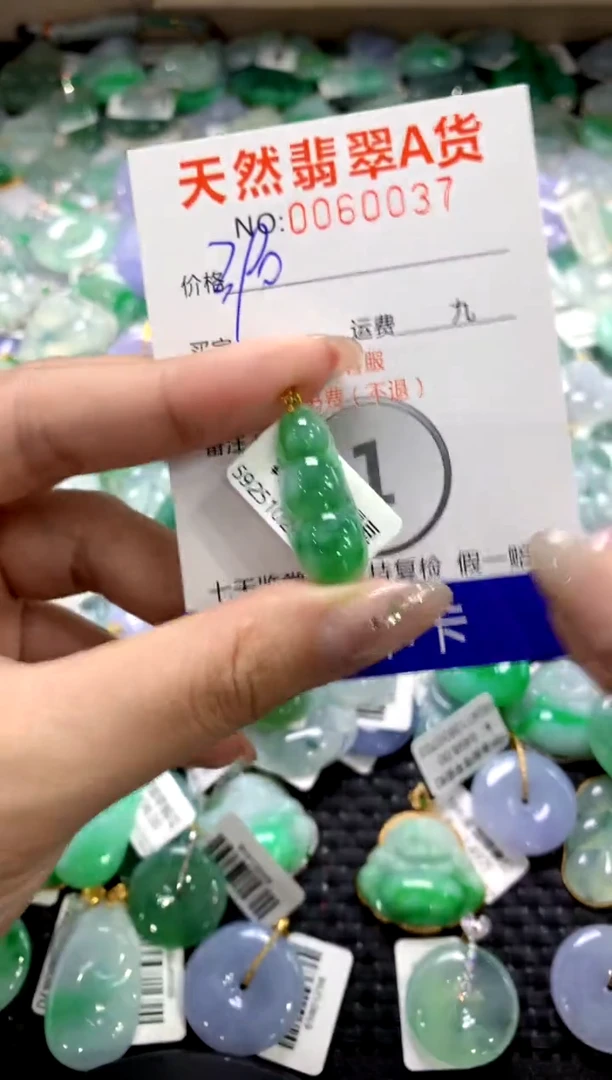 颈饰18K金镶嵌翡翠1111111111111111