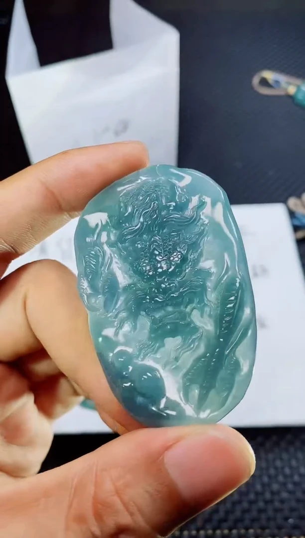 翡翠未镶嵌颈饰