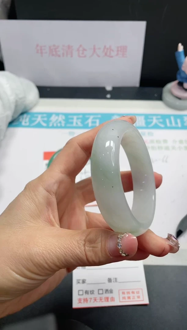 【闪购商品】石英质玉手镯未镶嵌135