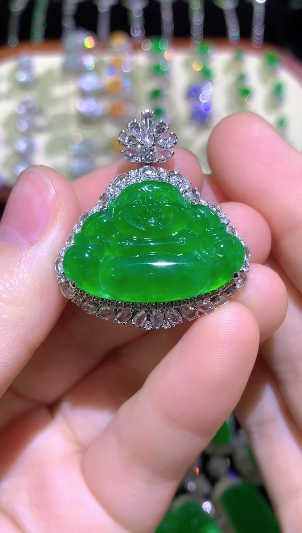 颈饰18K金镶嵌翡翠高冰满绿起光弥勒佛吊坠