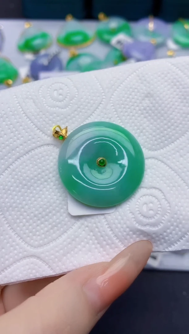 颈饰18K金镶嵌翡翠缅甸天然翡翠A货