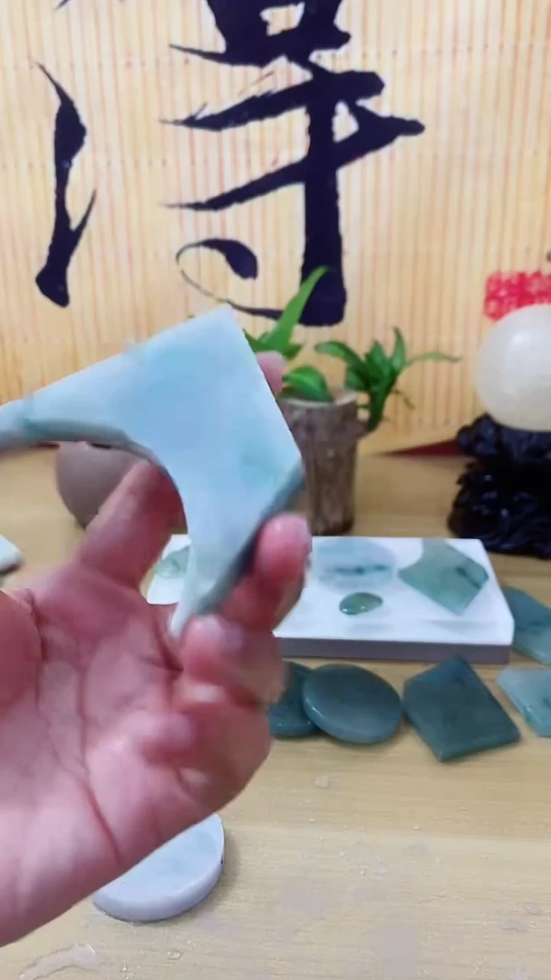翡翠未镶嵌颈饰翡翠242