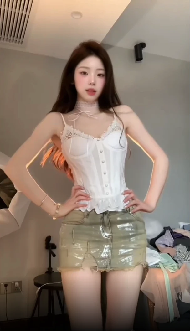 夏季新款甜辣纯欲蕾丝拼接鱼骨胸衣重工吊带背心上衣配高腰牛仔裤