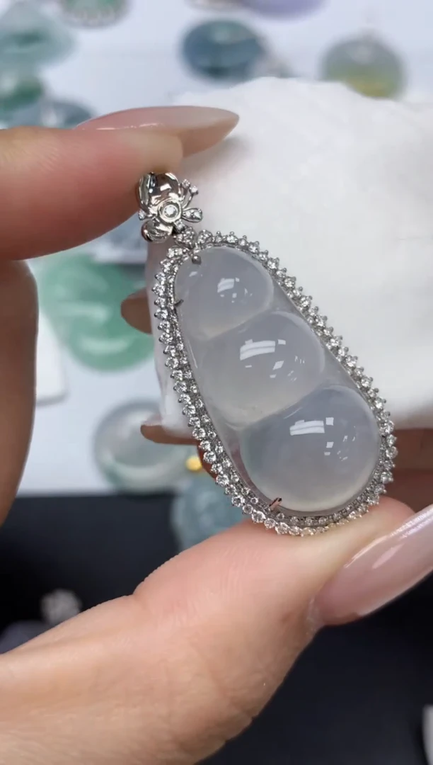 颈饰18K金镶嵌翡翠百元以上9元证书费自理